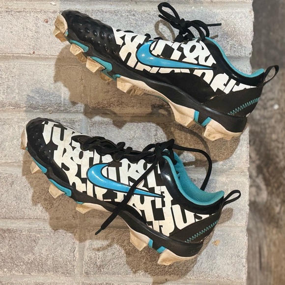 Nike Softball Cleats - Picture 7 of 10